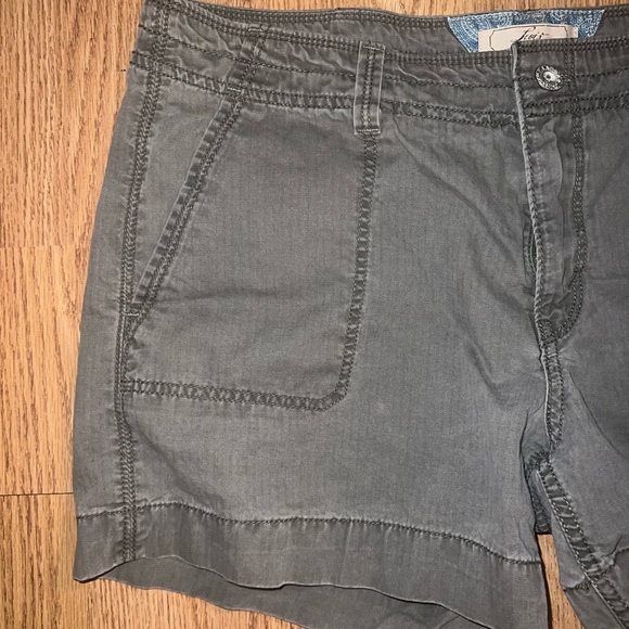 Levi’s Shorts - Picture 2 of 6